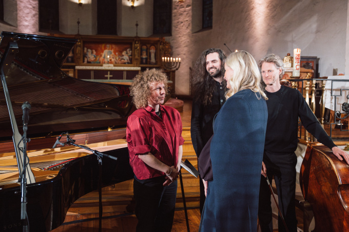 Kronprinsessen takket musikerne etter konserten i Ris kirke. Foto: Anders Lillebo